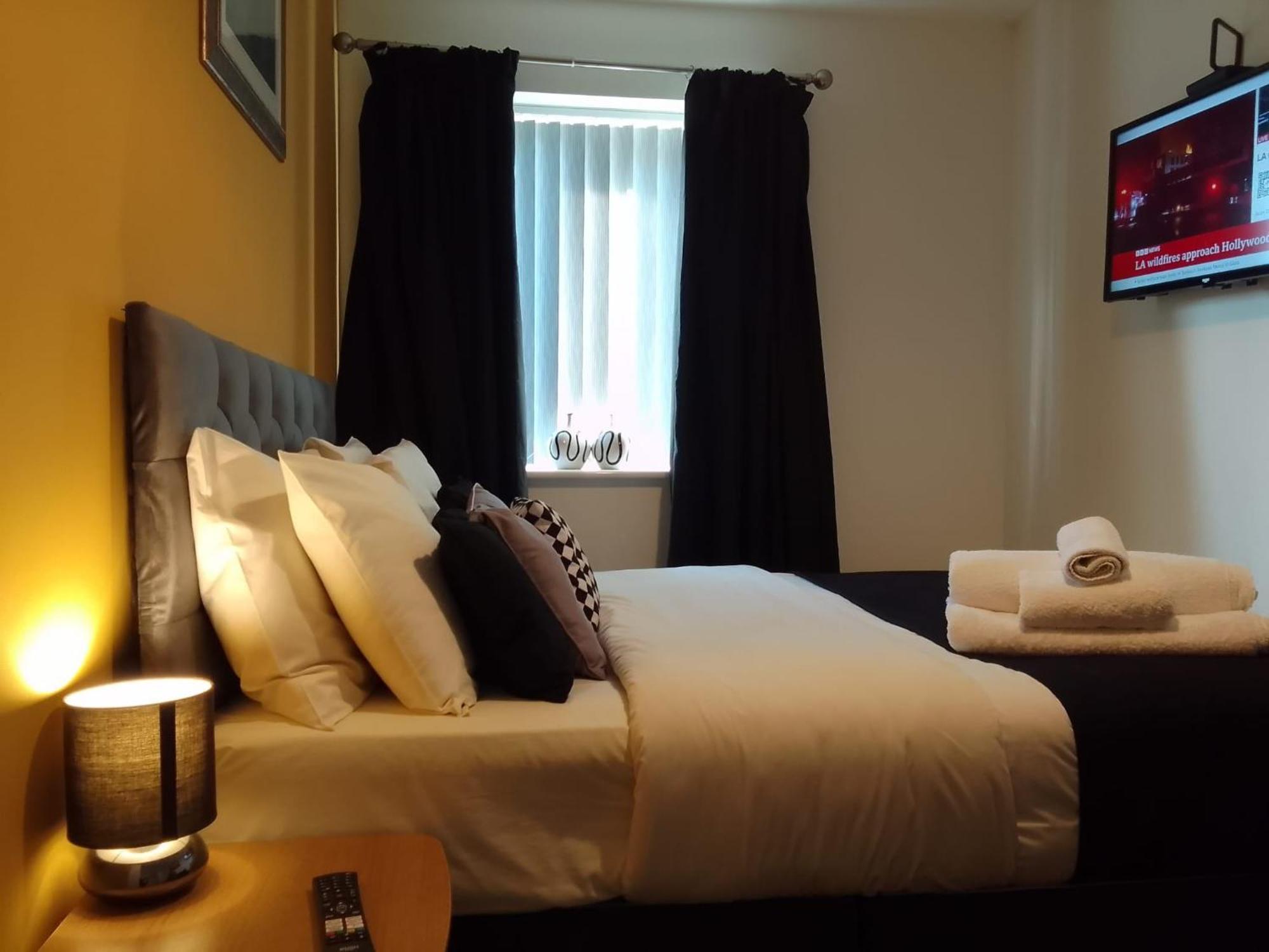 Ideal Home & Cottage Inviting 4 Bedroom Apartments Walsall Exterior foto